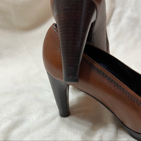 Stuart Weitzman - Picture 6 of 10